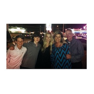  Chandler with Hana and his family ♥