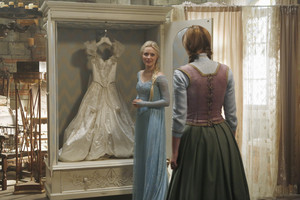  Elsa and Anna on Once Upon a Time