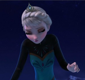  Elsa's indifferent look