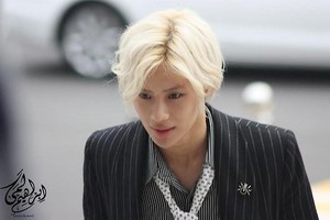  HANDSOME TAEMIN WITH WHITE HAIR ON THE WAY TO RADIO - ACE ERA