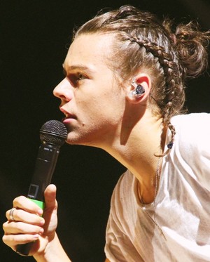  I wanna braid his hair too!!!