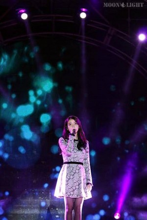  아이유 performed at the Yeosu 음악 Festival on the 14th (KST)