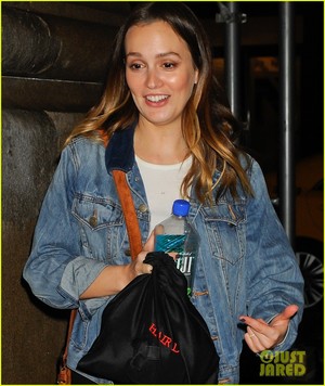  Leighton Meester Performs in NYC as She Focuses on 音楽
