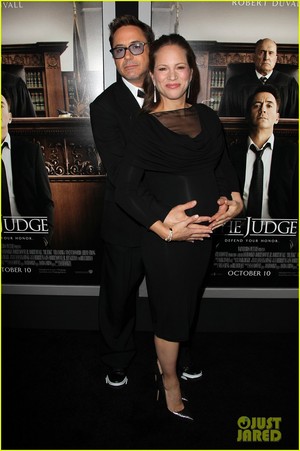 Robert Downey Jr. Holds Wife Susan's Baby Bump at 'The Judge' Premiere