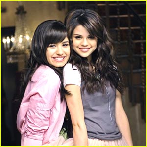  Selena Gomez And Demi Lovato