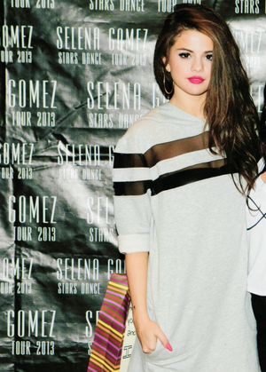  Selena Gomez Beautiful