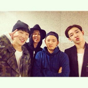  Seungyoon, Mino and Taehyun at Taeyang's RISE संगीत कार्यक्रम Backstage