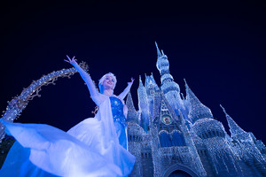 ‘A La Reine des Neiges Holiday Wish’ at Magic Kingdom