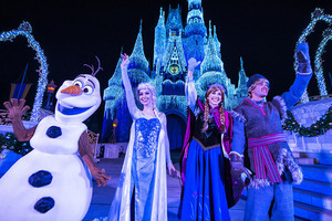  ‘A Frozen - Uma Aventura Congelante Holiday Wish’ at Magic Kingdom