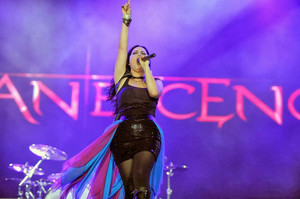  Amy Lee on the show, concerto