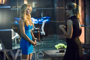  Arrow - Episode 3.05 - The Secret Origin of Felicity Smoak - Promotional foto's