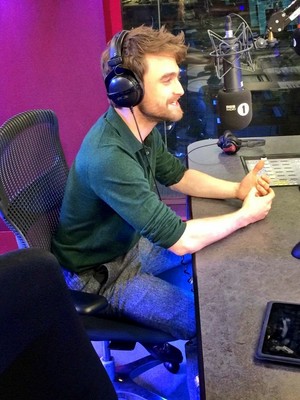  Daniel Radcliffe on BBC Radio 1 (Nick Grimshaw) (Fb.com/DanieljacobRadcliffeFanClub)