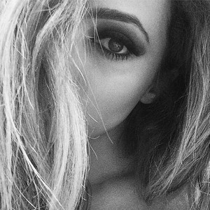  Jade's baru-baru ini selfie on Instagram