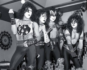  吻乐队（Kiss） ~Creatures of the Night conference 1983