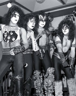  吻乐队（Kiss） ~Creatures of the Night conference 1983