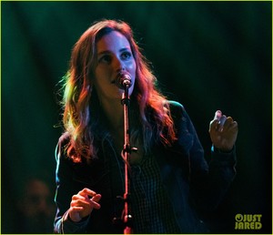  Leighton Meester performs on stage during her buổi hòa nhạc at the Troubadour on Tuesday evening