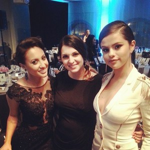  November 8 Selena attending the 2014 Recognizing 超能英雄 Gala in Beverly Hills, California