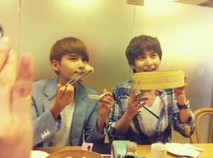  Ryeowook and Kyuhyun_Stars Lead the Way
