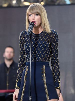  Taylor 迅速, 斯威夫特 on GMA 2014 - Performance