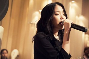  IU（アイユー） attend wedding at a couple weeks 前