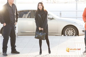  141202 आई यू departing for MAMA