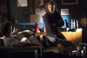  6x10 After discovering that Jo has gone missing, Alaric turns to Damon and Elena for help