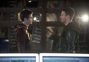  Arrow Season 3 Episode 8 foto The Ribelle - The Brave and the Bold