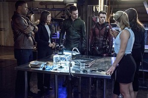  ARROW Season 3 Episode 8 foto's The Brave and the Bold