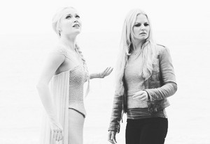  Emma and Elsa in "Fall"