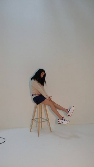 IU's latest 照片 shoot (for SBENU shoes!)