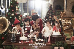  Kim Soo Hyun is ready for 圣诞节 with 'Tous Les Jours'