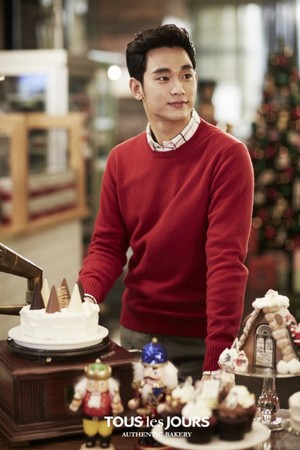 Kim Soo Hyun is ready for Рождество with 'Tous Les Jours'