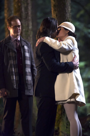 Mr. Gold- 3x22- There's No Place Like Home