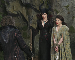  Once Upon a Time - Episode 4.11 - Герои and Villains
