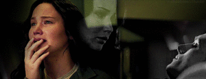  Peeta/Katniss Gif - Mockingjay Part 1