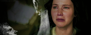  Peeta/Katniss Gif - Mockingjay Part 1