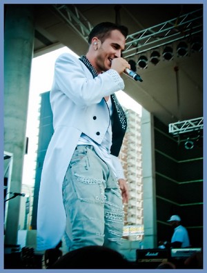  Shawn Desman on Stage Performing
