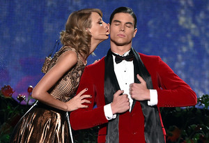  Taylor matulin Performing at American Music Awards 2014