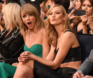  Taylor veloce, swift at American Musica Awards 2014