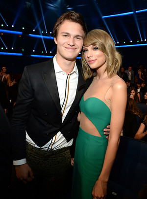  Taylor तत्पर, तेज, स्विफ्ट at American संगीत Awards 2014
