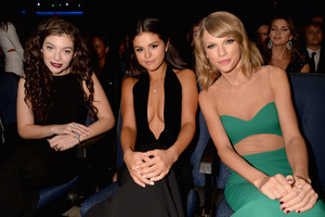 Taylor veloce, swift at American Musica Awards 2014
