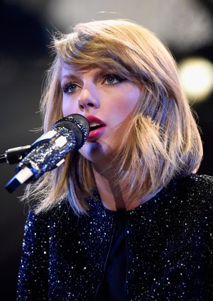  Taylor performing at KIIS FM Jingle Ball 2014