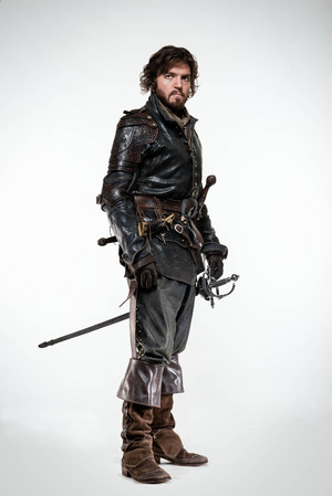 The Musketeers - Season 2 - Cast фото - Athos