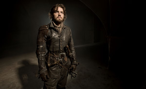  The Musketeers - Season 2 - Cast foto - Athos