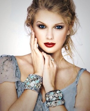  tay with red lips