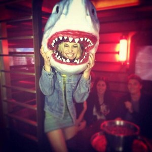  акула Girl