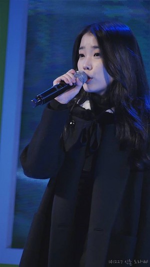  141227 आई यू performing at the Chamisul Soju Festival