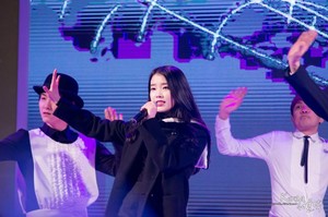  141227 आई यू performing at the Chamisul Soju Festival