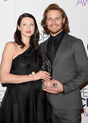  Caitriona Balfe and Sam Heughan at the 2015 People's Choice Awards