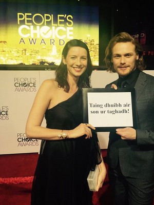 Caitriona and Sam picking up the 2015 People's Choice Awards Favorite Cable Sci-fi/Fantasy TV Show